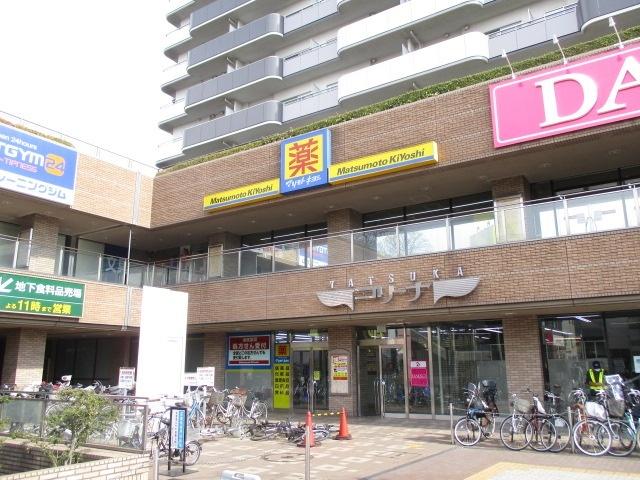 マツモトキヨシ谷塚駅前店：211m