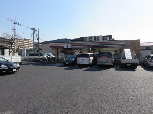 セブンイレブン草加北谷1丁目店：249m