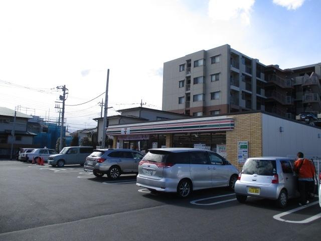 セブンイレブン草加氷川北店：227m