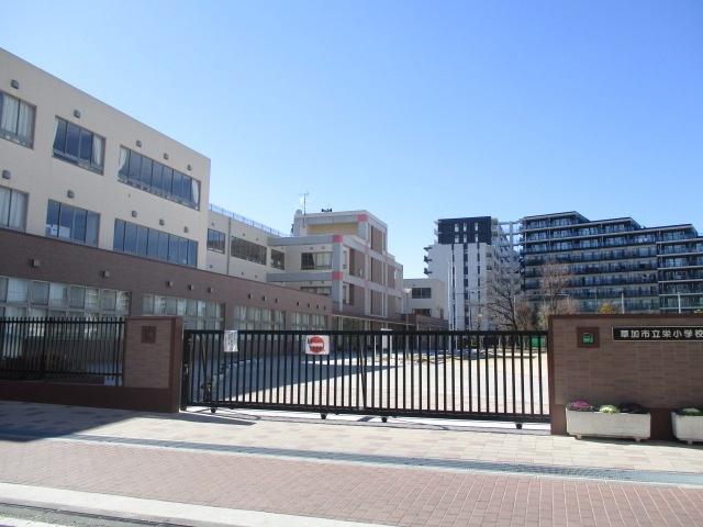 草加市立栄小学校：857m