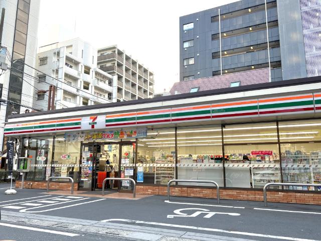 セブンイレブン草加氷川町店：114m