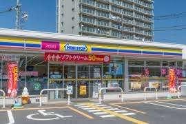 ミニストップ草加瀬崎店：283m