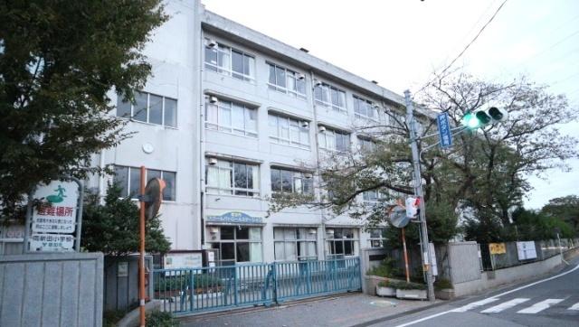 草加市立両新田小学校：458m