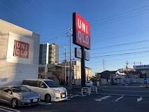 ユニクロ草加花栗店：642m