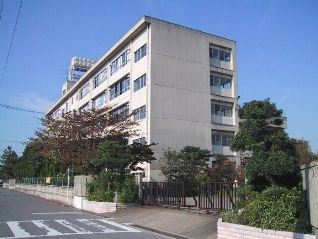 草加市立青柳中学校：1657m