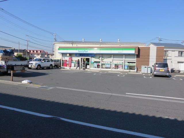 ファミリーマート草加北谷店：305m