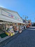 ドラッグセイムス草加高砂店：402m