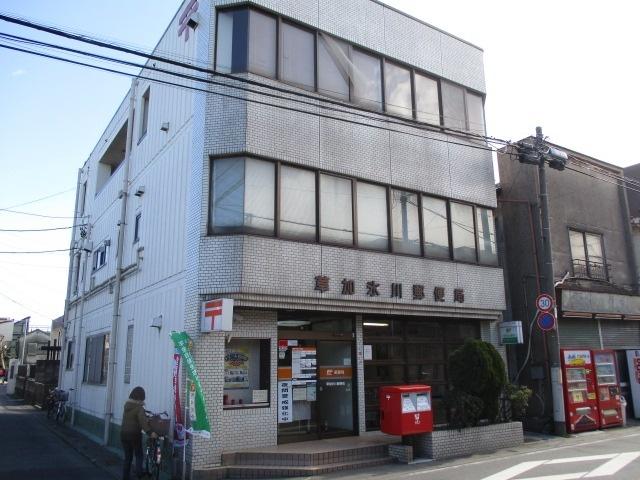草加氷川郵便局：818m