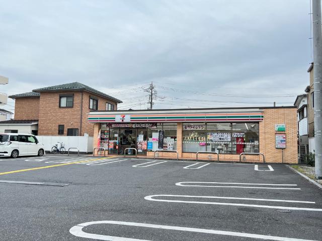 セブンイレブン草加新田店：562m
