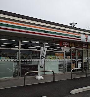 セブンイレブン草加八幡町店：561m