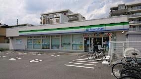 ファミリーマートアイダ草加中央店：242m