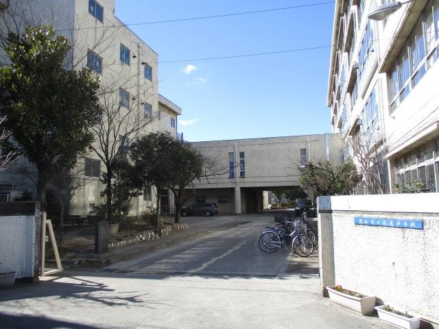 草加市立花栗中学校：1609m