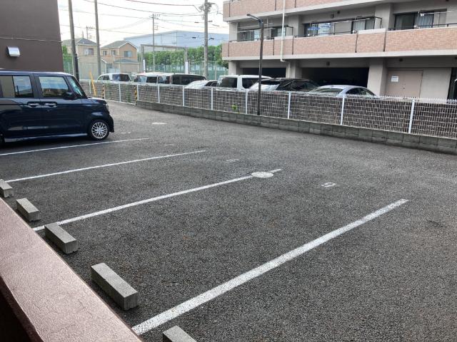 グランコート草加（103） 駐車場