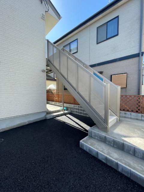 草加市小山アパート エントランス