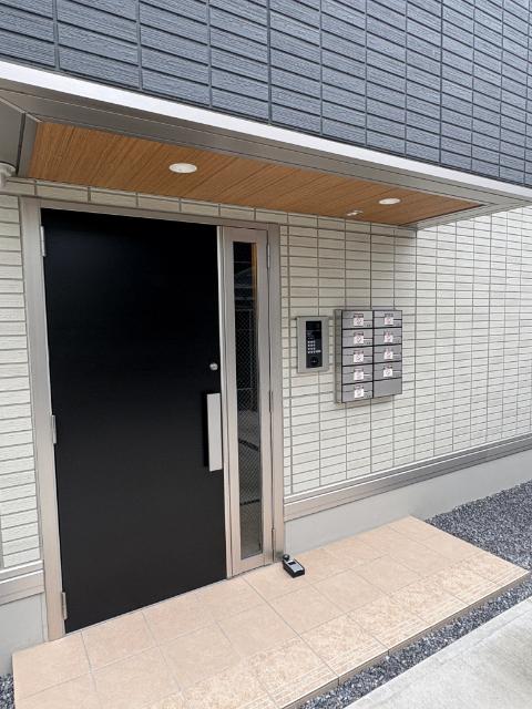 草加市谷塚町アパート エントランス