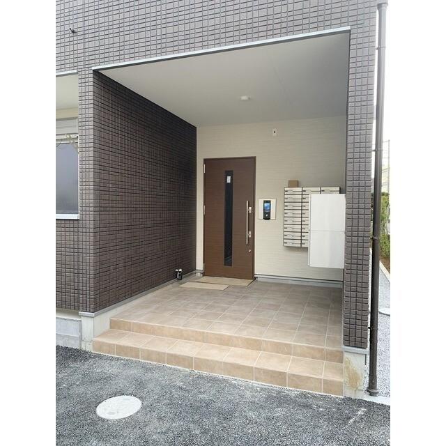 草加市花栗アパート エントランス