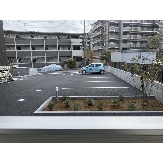 草加市花栗アパート 駐車場