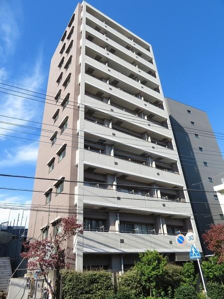 洗練されたデザインの地上11階建てマンショ