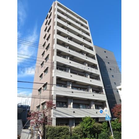 洗練されたデザインの地上11階建てマンショ
