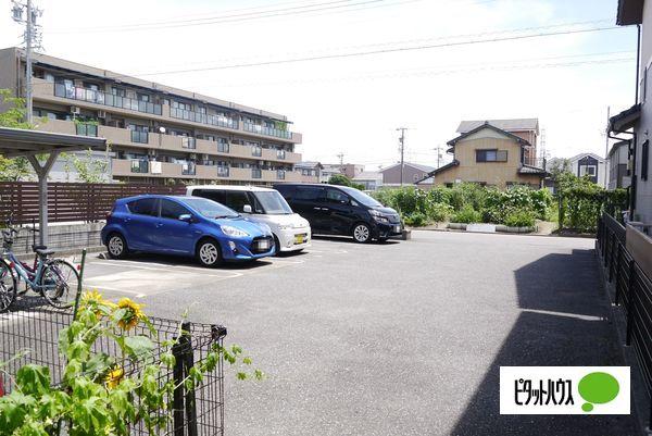 四季　雅（102） 駐車場