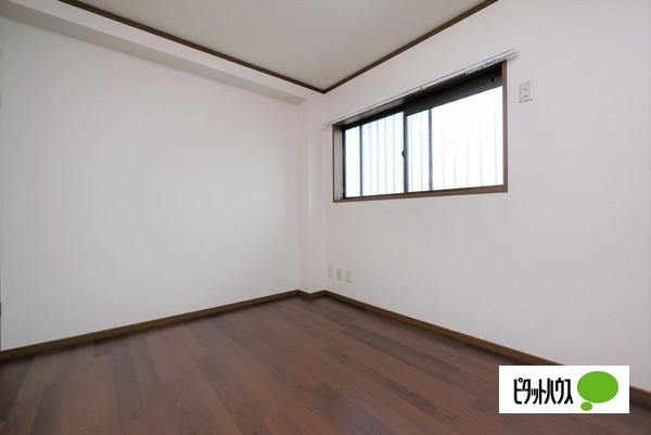 シャトル古城（201） 部屋画像