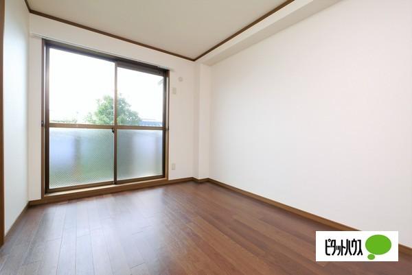 シャトル古城（201） 部屋画像