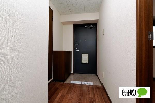 ソレーユ五条弐番館（303） 玄関