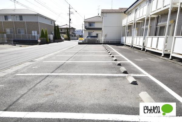 サープラスワン町田（206） 駐車場