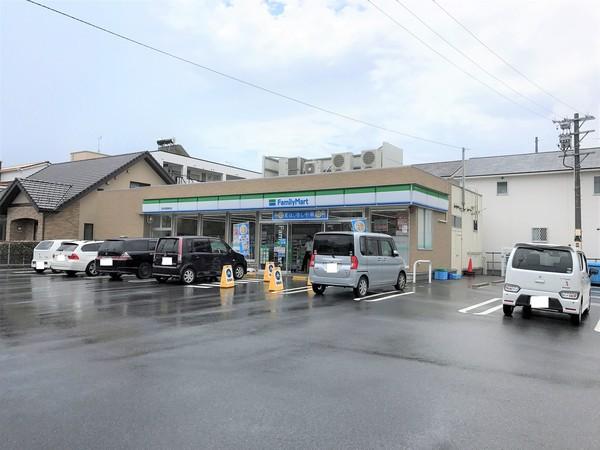 ファミリーマート北名古屋清水店：85m