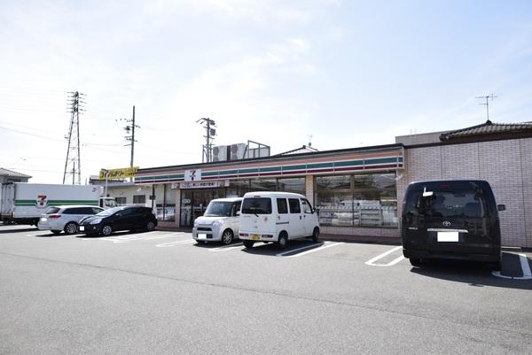 セブンイレブン岩倉神野町店：566m