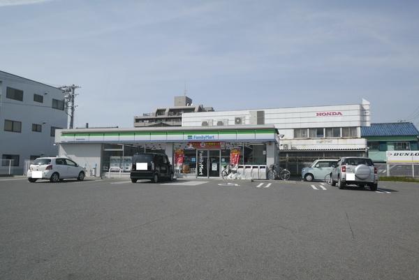 ファミリーマート新岩倉中本町店：811m