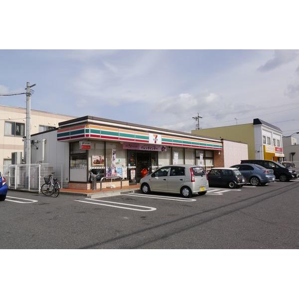 セブンイレブン北名古屋熊之庄店：395m