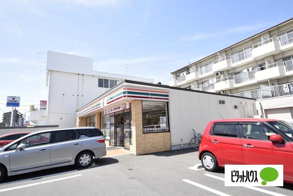 セブンイレブン岩倉駅西店：578m