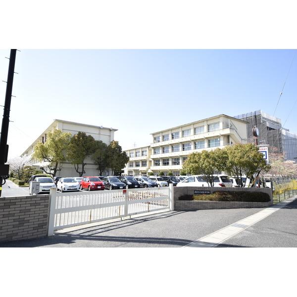 岩倉市立岩倉中学校：1803m