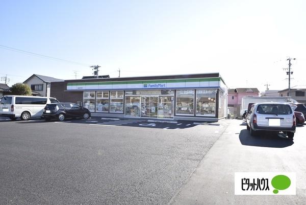 ファミリーマート岩倉東町店：550m