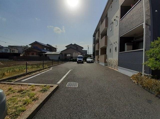 ベルドゥーラ（102） 駐車場