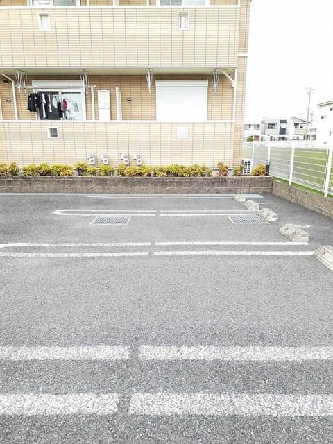 ウィンディー（103） 駐車場