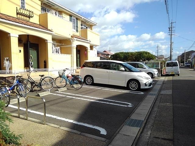 アルドール（102） 駐車場