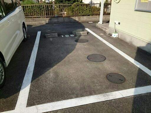 フェイマス師勝（201） 駐車場
