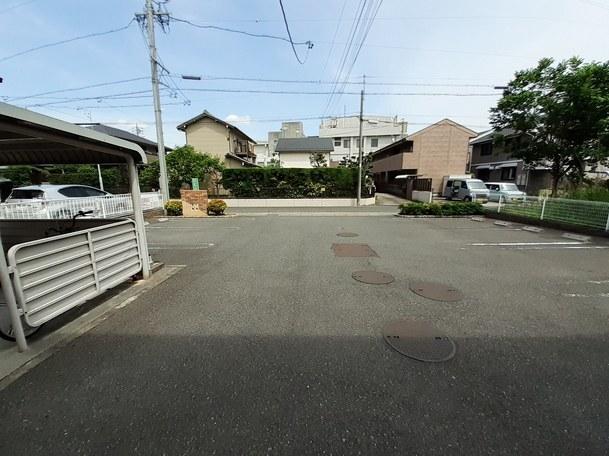 クローバー（203） 駐車場