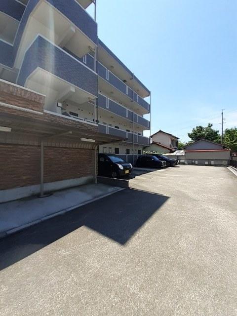プラシードカーサ（103） 駐車場