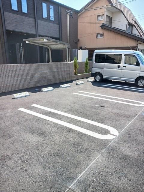 グランドゥール（101） 駐車場