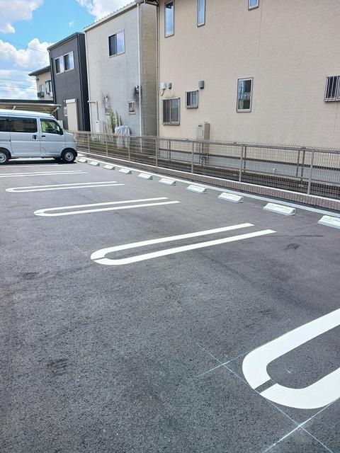 フラワー（103） 駐車場
