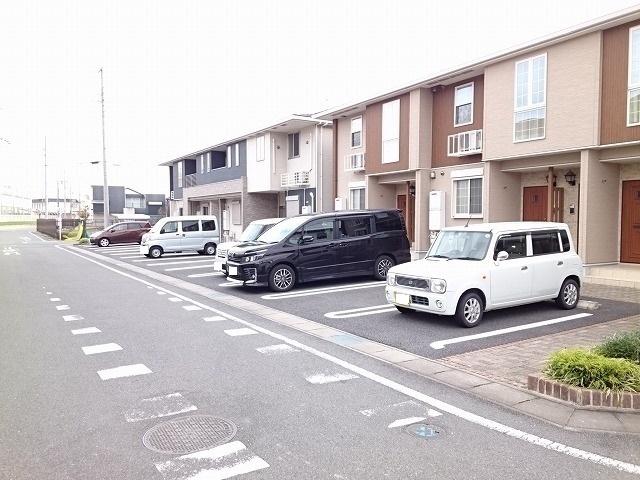 ドマーニ・Ｗ（102） 駐車場