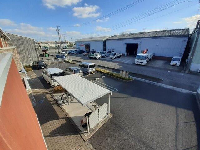 バロン・栗島（205） 駐車場