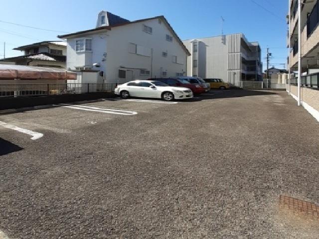 ウイングイースト（102） 駐車場