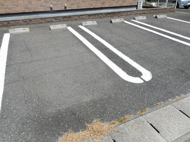 エテルノ　カーサ（102） 駐車場