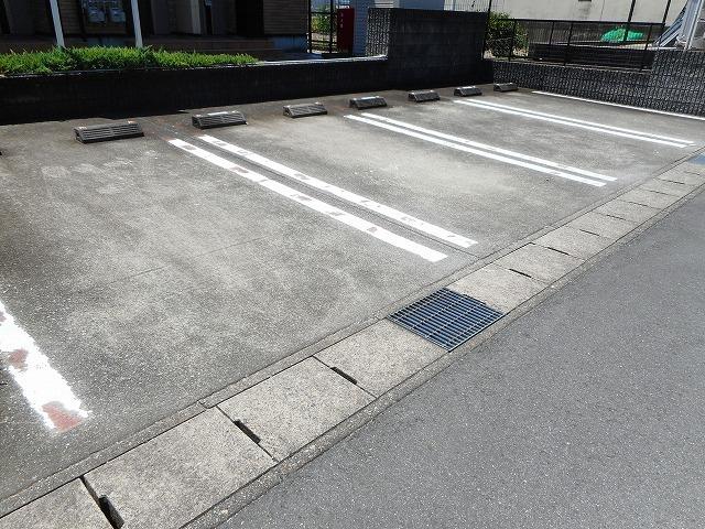 メゾンパレェ（202） 駐車場