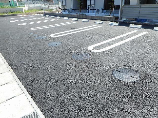 レガーレ　ドゥエ（202） 駐車場