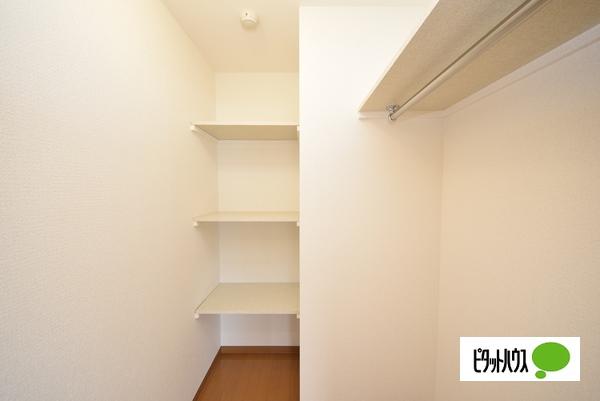 レジデンス林先（408） 収納